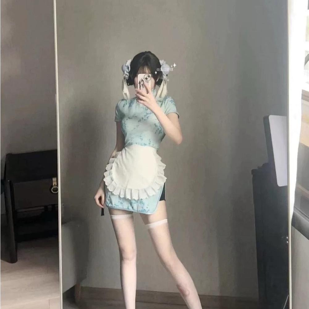 Floral Blue Cheongsam Dress with White Apron - Picture 4 of 6